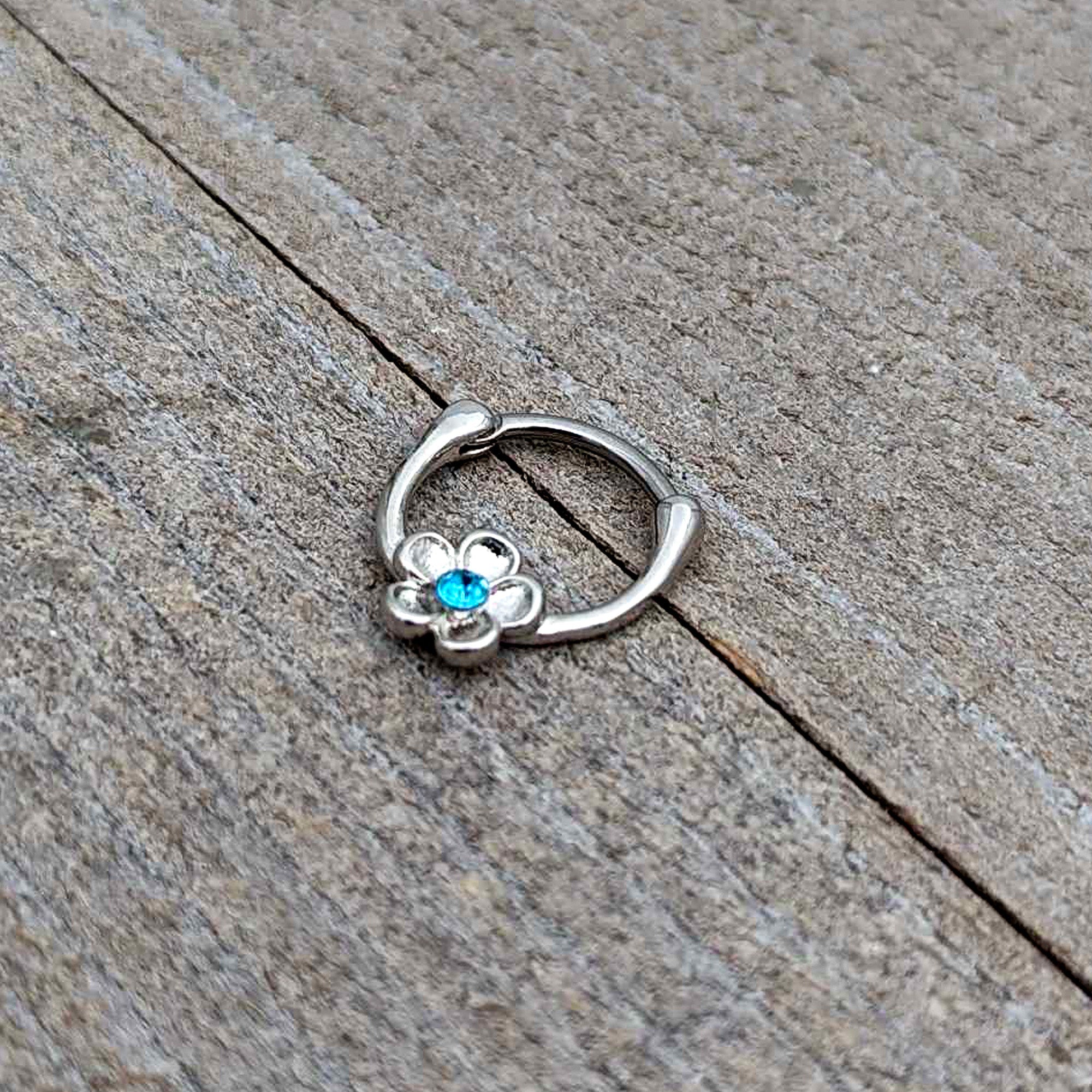 16G 5/16 Blue Gem Sweetheart Flower Cartilage Clicker